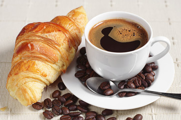 Что вам предложат к кофе за границей?