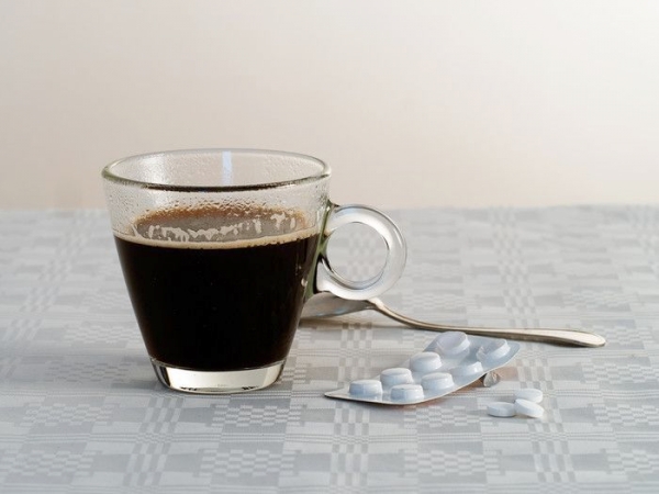 Похмелье: какой препарат нельзя пить с кофе