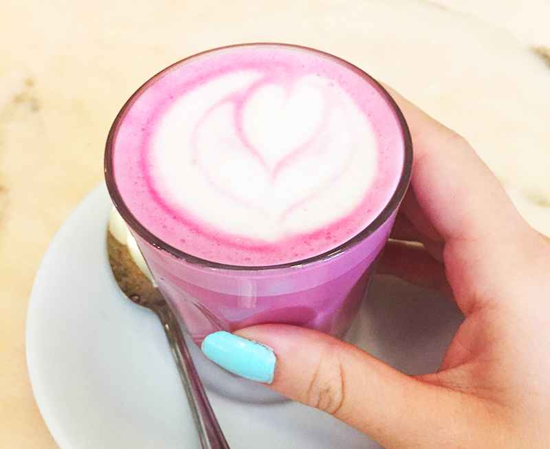 Розовый латте – очередной тренд в здоровом питании